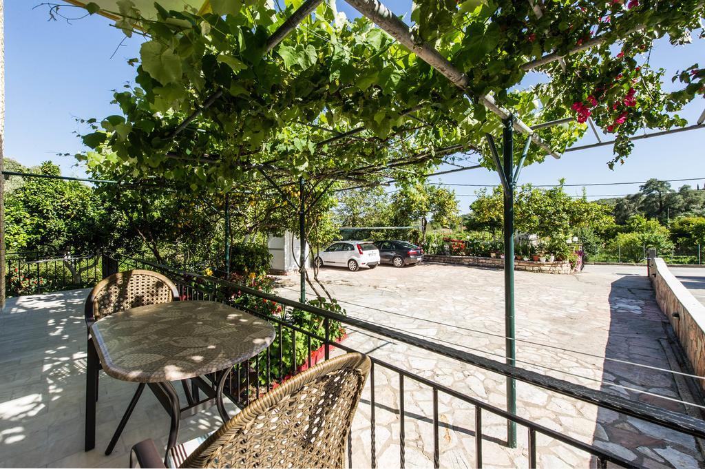Kefalas Apartments Парга Экстерьер фото