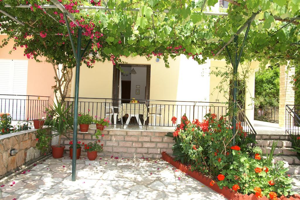 Kefalas Apartments Парга Экстерьер фото